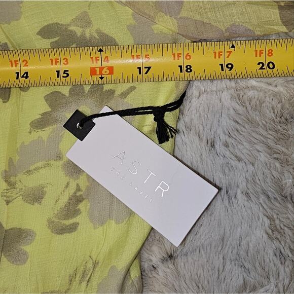 Astr Kaylani Floral Flowy Summer Dress Off Shoulder with ruffle and tiers Size M - Picture 12 of 13